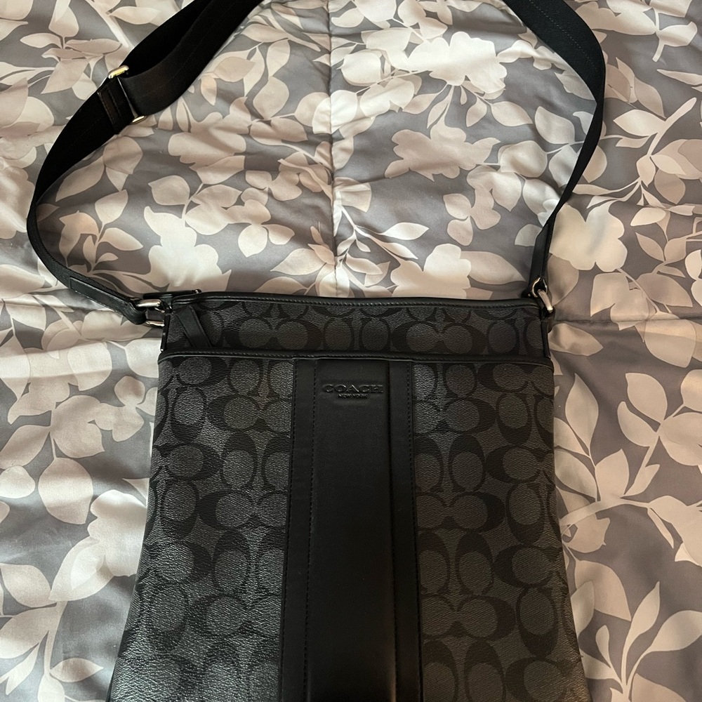 Coach Black Signature Men's Messenger Bag